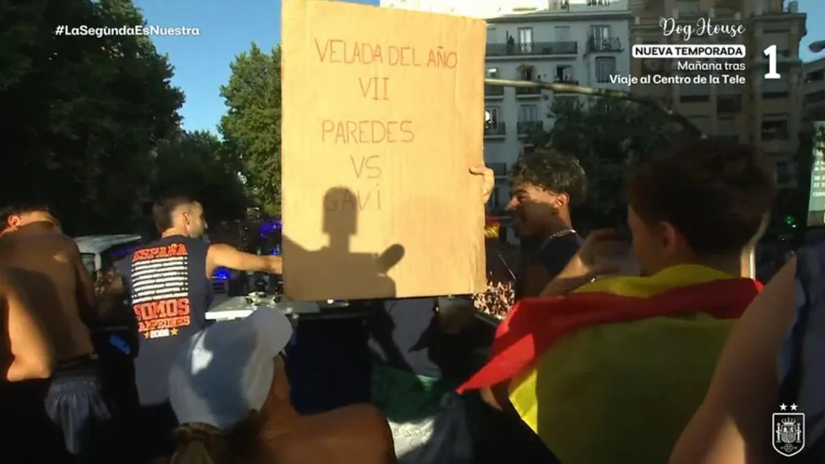 Madrid celebra el Mundial con una pancarta viral sobre Paredes y Gavi