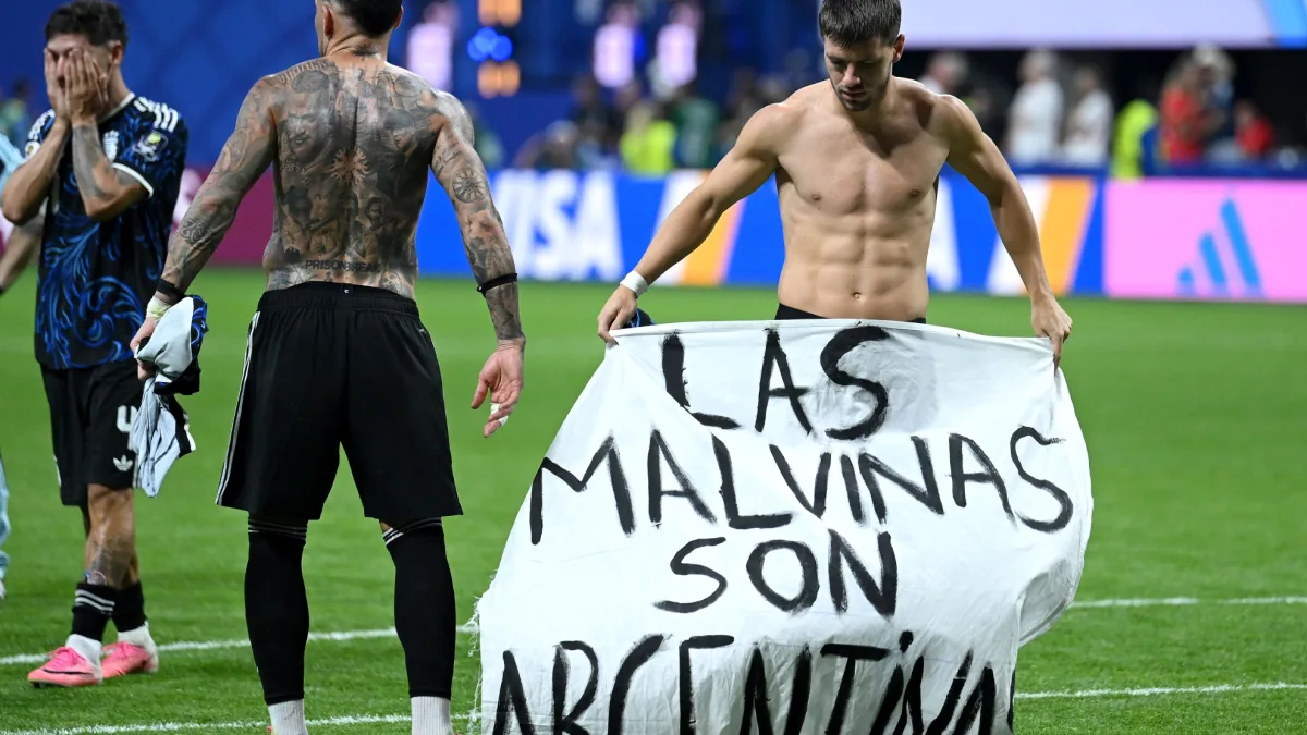 Argentina se la ha jugado con la pancarta de las Malvinas - Diario AS