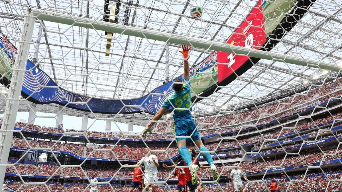 Unai Simón supera el récord de imbatibilidad en la historia de los Mundiales