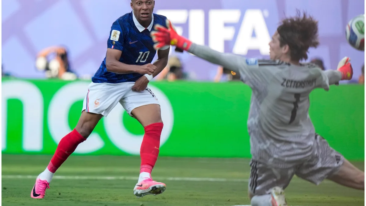 Mbappé lidera a Francia en el Mundial con doblete ante Suecia