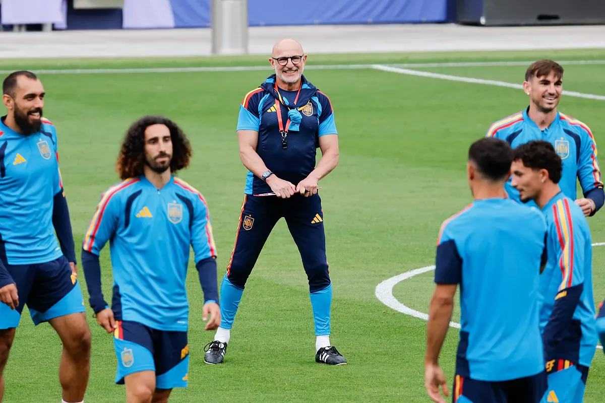 De la Fuente elogia el rendimiento del equipo tras la victoria ante Austria