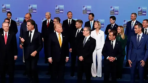 El ministro de Asuntos Exteriores, Unión Europea y Cooperación, José Manuel Albares, ha respondido con firmeza y prudencia diplomática a las recientes y contradictorias declaraciones del presidente de Estados Unidos, Donald Trump, sobre España. Tras una jornada en la que el mandatario estadounidense calificó a la nación como una "causa perdida" y amenazó con romper relaciones comerciales, para asegurar horas después que España se había "redimido por completo", Albares ha optado por no alimentar la polémica, afirmando tajantemente que el Gobierno no va a estar "siempre comentando comentarios".