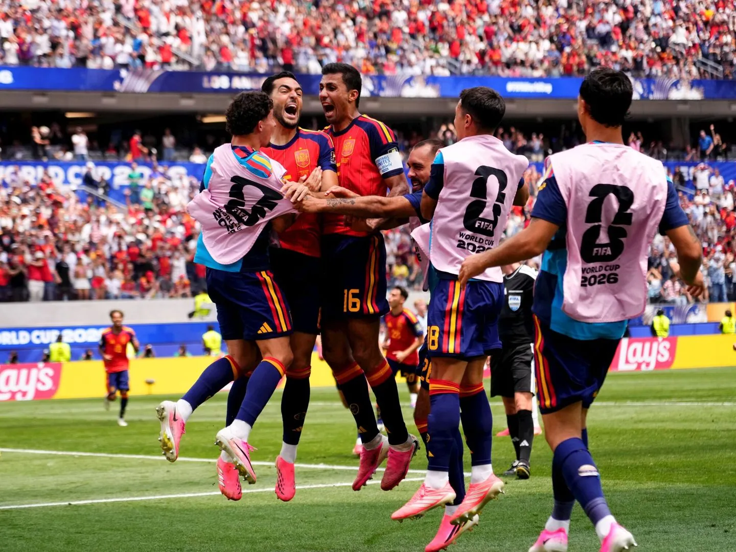 Foto: Mikel Merino celebra su gol de la victoria ante Bélgica. (AFP7)