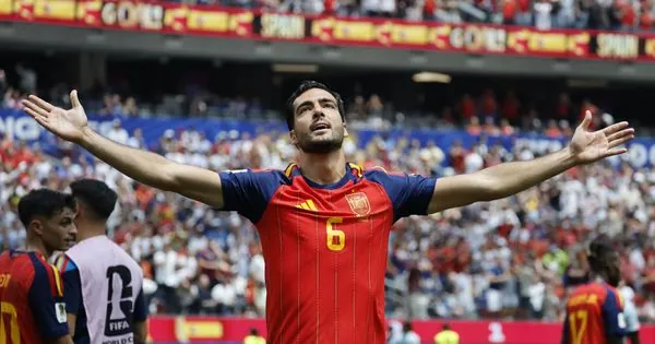 Foto: Merino, de nuevo héroe de España. (EFE/Lavandeira Jr)