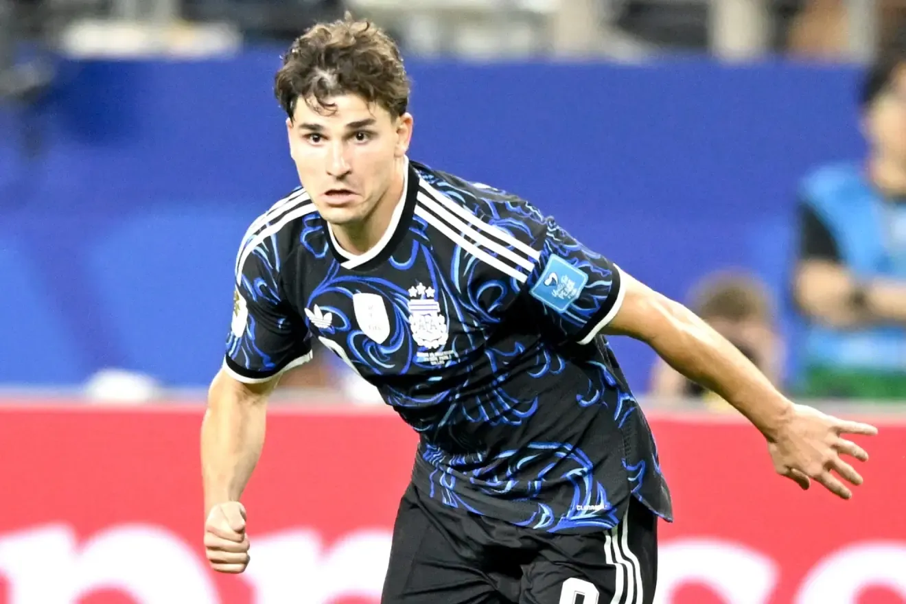 Julián Alvarez, en un partido con Argentina.