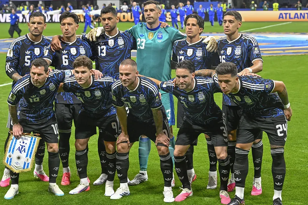 Selección Argentina, en la foto oficial del partido en contra de Inglaterra